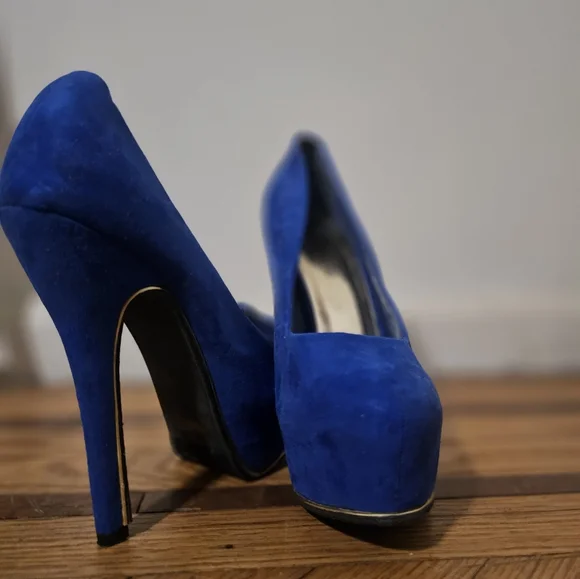 Red Circle Platform Heels - Picture 4 of 4